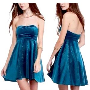 $98 Free People Shimmer Velvet Mini Dress Medium Turquoise Strapless NWT